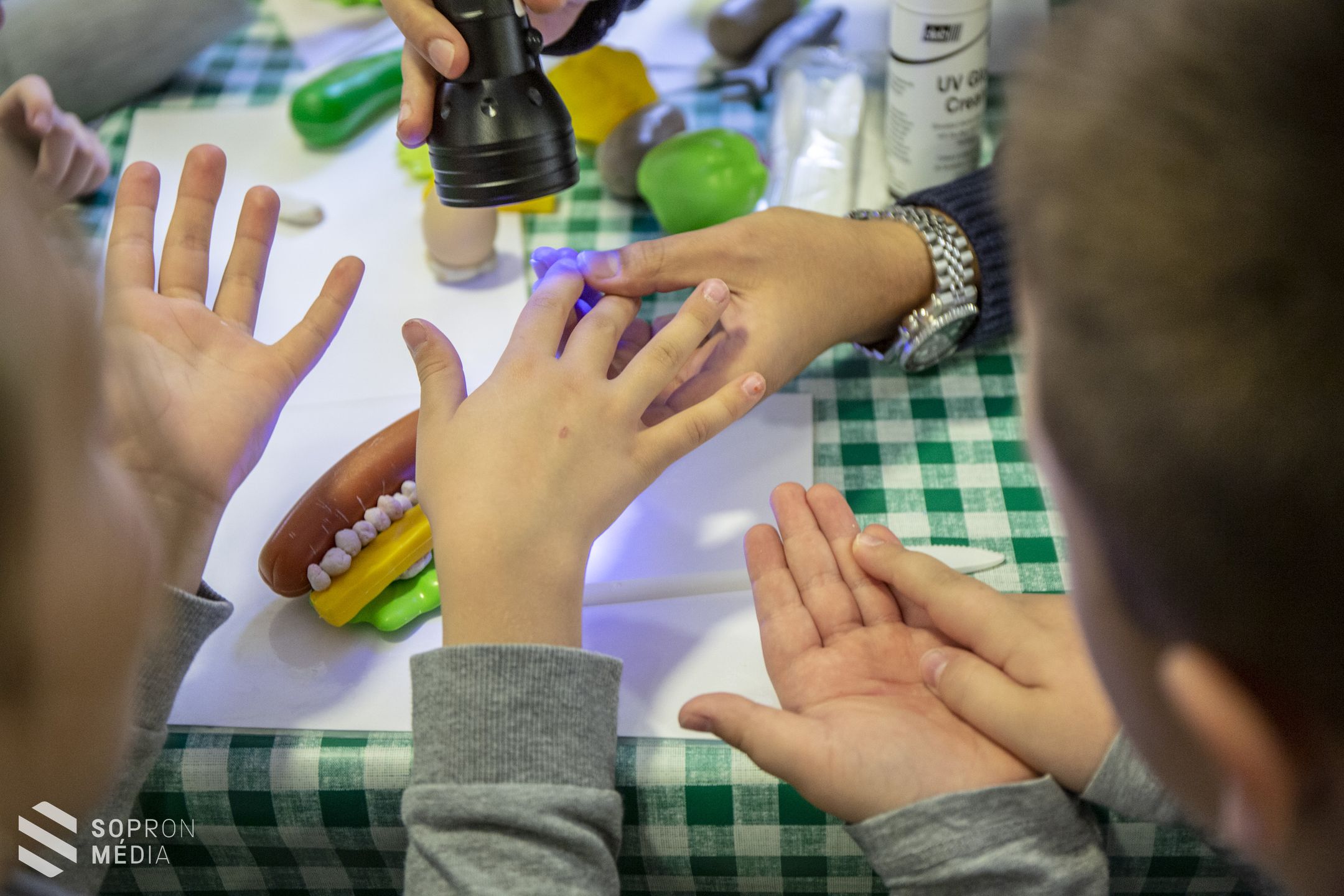 Kreatív játékokkal tanultak kezet mosni a gyermekek