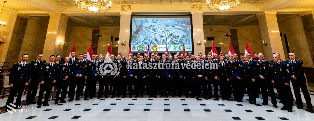 Kitüntették a törökországi mentőakcióban részt vevő szakembereket!