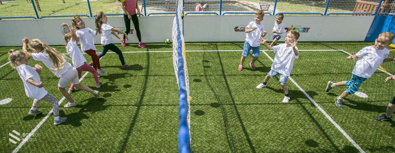 Két óvodában épült multifunkciós sportpálya!