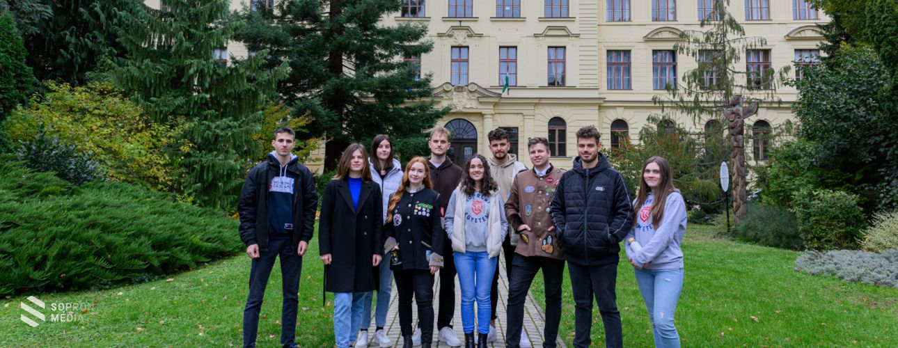 Biztos államilag finanszírozott helyek, ösztöndíjak és egyéni törődés a Soproni Egyetemen