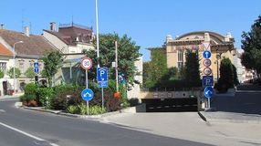 Ingyenes a parkolás a Petőfi téri mélygarázsban, a könnyítés több felszíni parkolót is érint