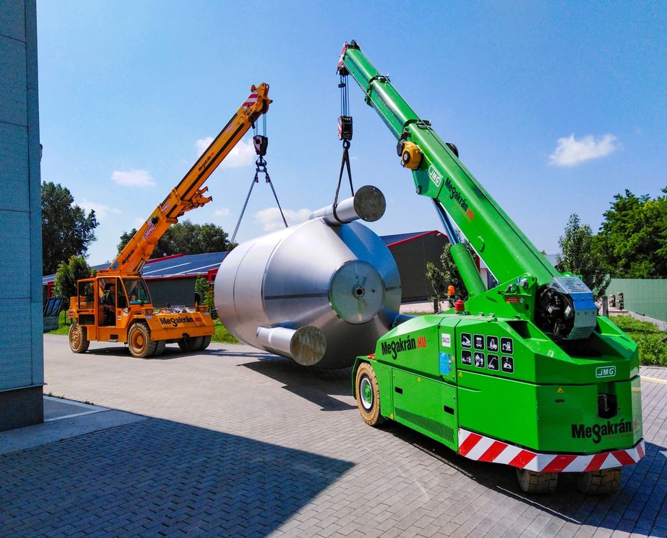 JMG pick&carry electric mobile cranes