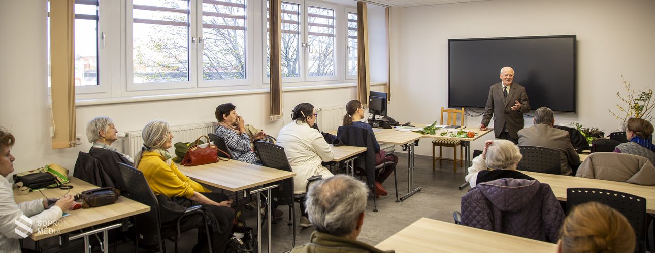 A tavaszi kerti munkálatokról szólt a Virágos Sopronért Egyesület márciusi rendezvénye