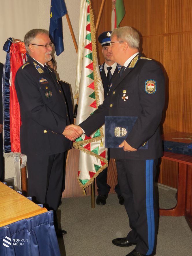 Németh Lajos rendőr ezredes és Dr. Halmosi Zsolt rendőr vezérőrnagy