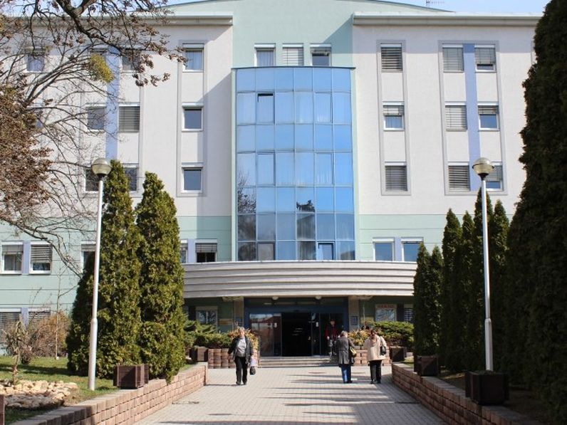 Szigorú feltételekkel engedélyezi a látogatást a Soproni Gyógyközpont 