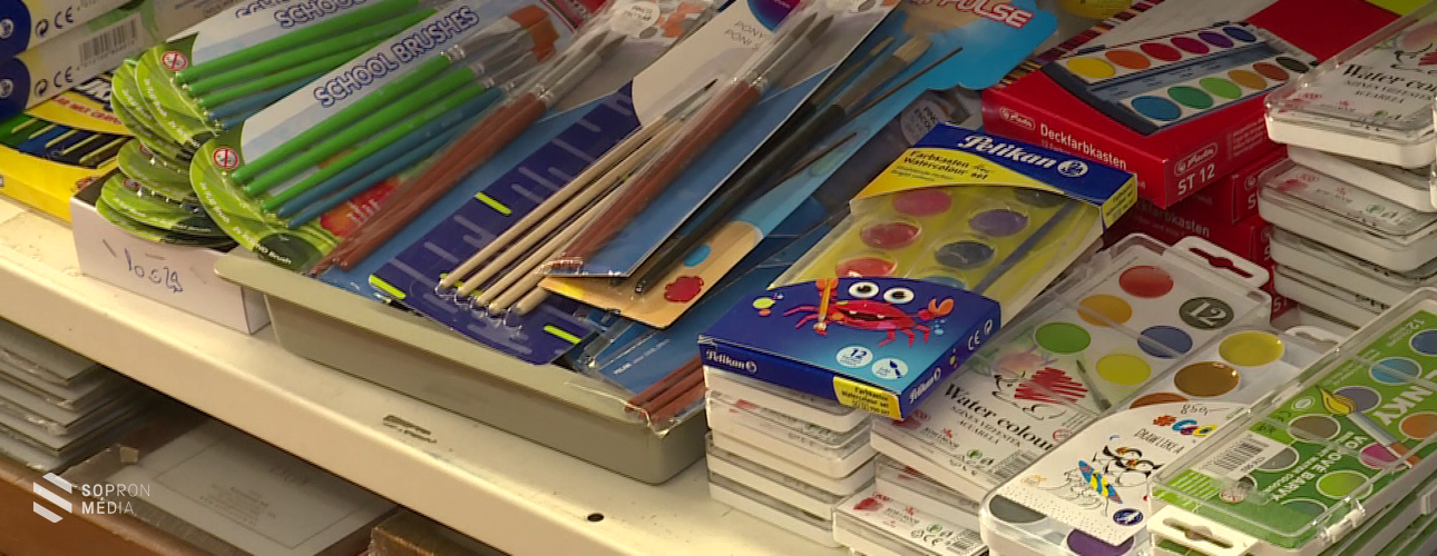 Elindult a tanszerek beszerzése