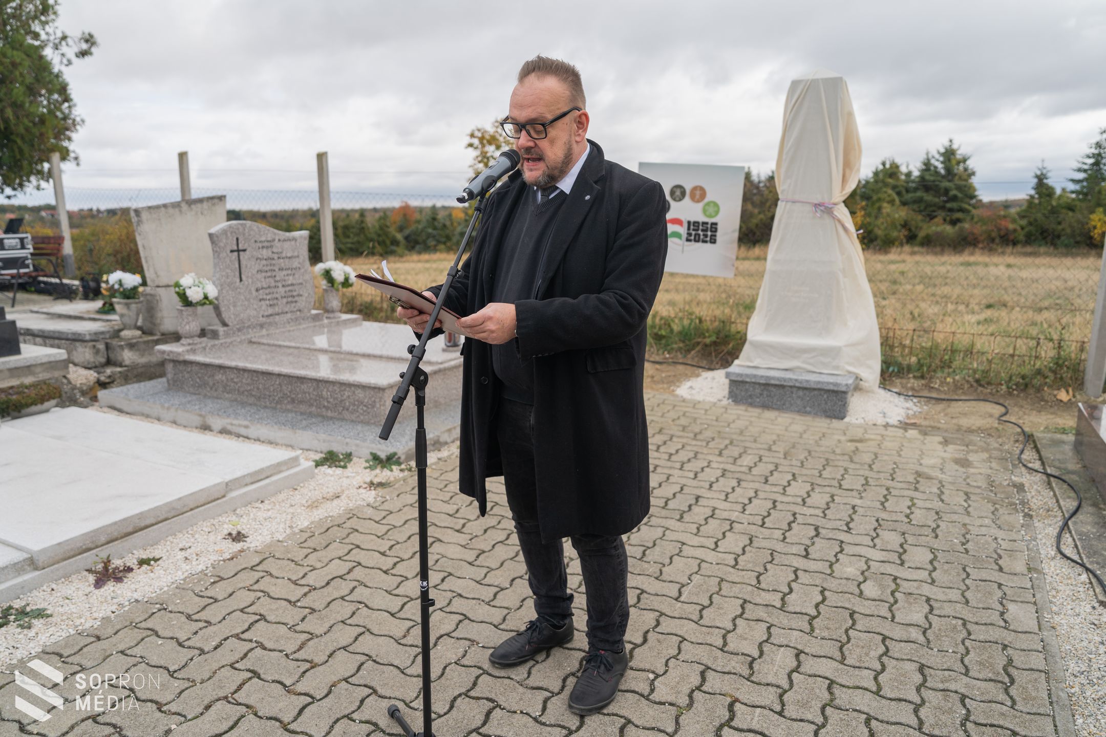 Obeliszket avattak a kópházi temetőben az 1956-os forradalom hőseinek tiszteletére