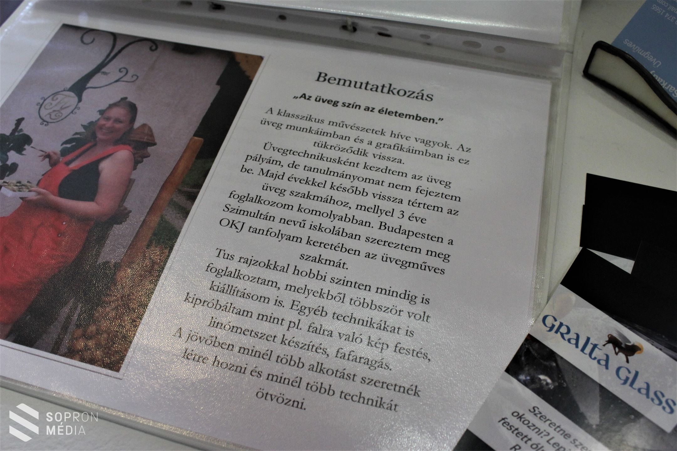 RENESZÁNSZ EZ - Sarkady Orsolya üvegműves kiállítása a Lisztben