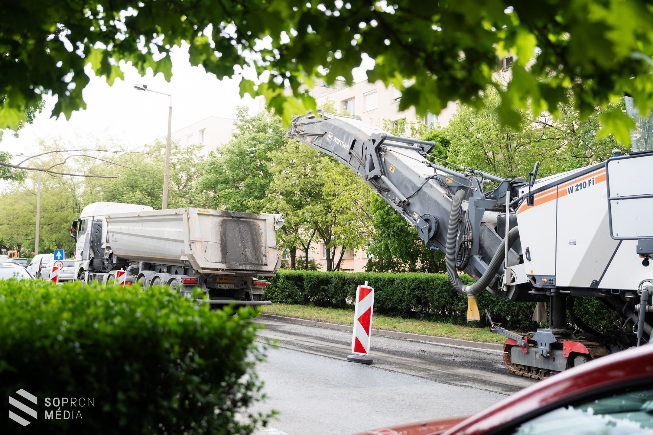 Nagy erőkkel kezdték meg a Csengery utca felújítását