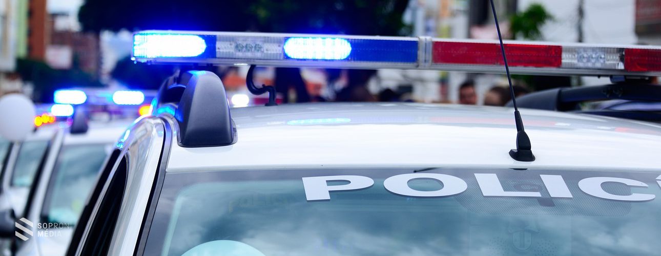 Négy körözés alatt álló személyt fogtak el a rendőrök Sopronban