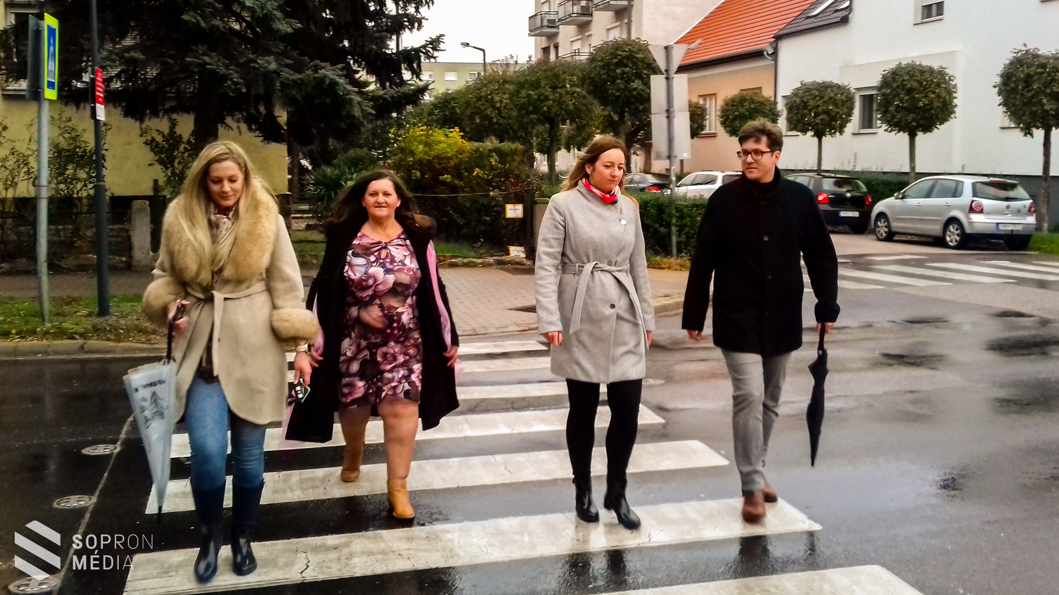 Átadták a Csengery utca és az Arany János utca kereszteződésében található okoszebrákat