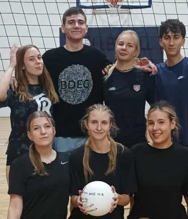 A 12.B nyerte az iskolai röplabda kupát