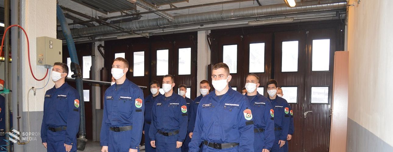 Kilenc újonc tűzoltó lép szolgálatba Sopronban 