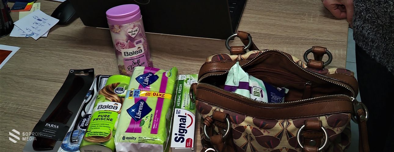 Nemluxustáska -  Sopronban is sokan csatlakoztak
