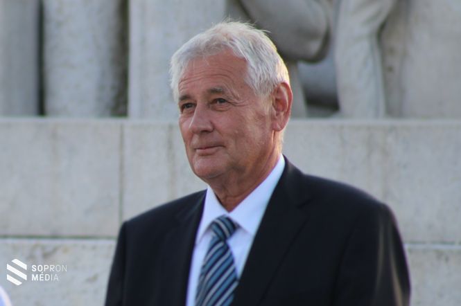 Firtl Mátyás, Sopron és környéke országgyűlési képviselője, a Parlament Honvédelmi és Rendészeti Bizottságának alelnöke.