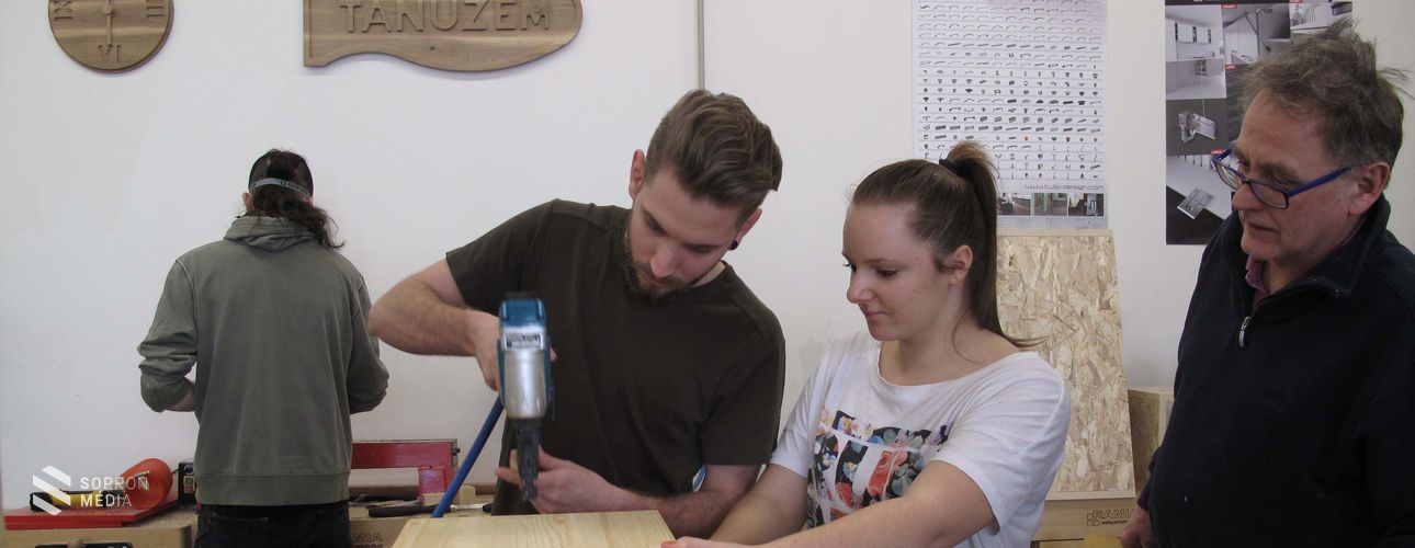 Fáraók farsangja: fából is épül egy piramis