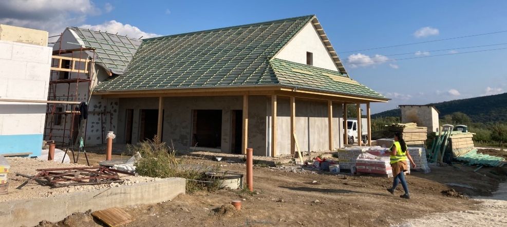 Hogyan hat az árverseny a szeglemezes tetőszerkezetek minőségére?