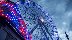 Az óriáskerék éjszaka is csodás látványt nyújt 
