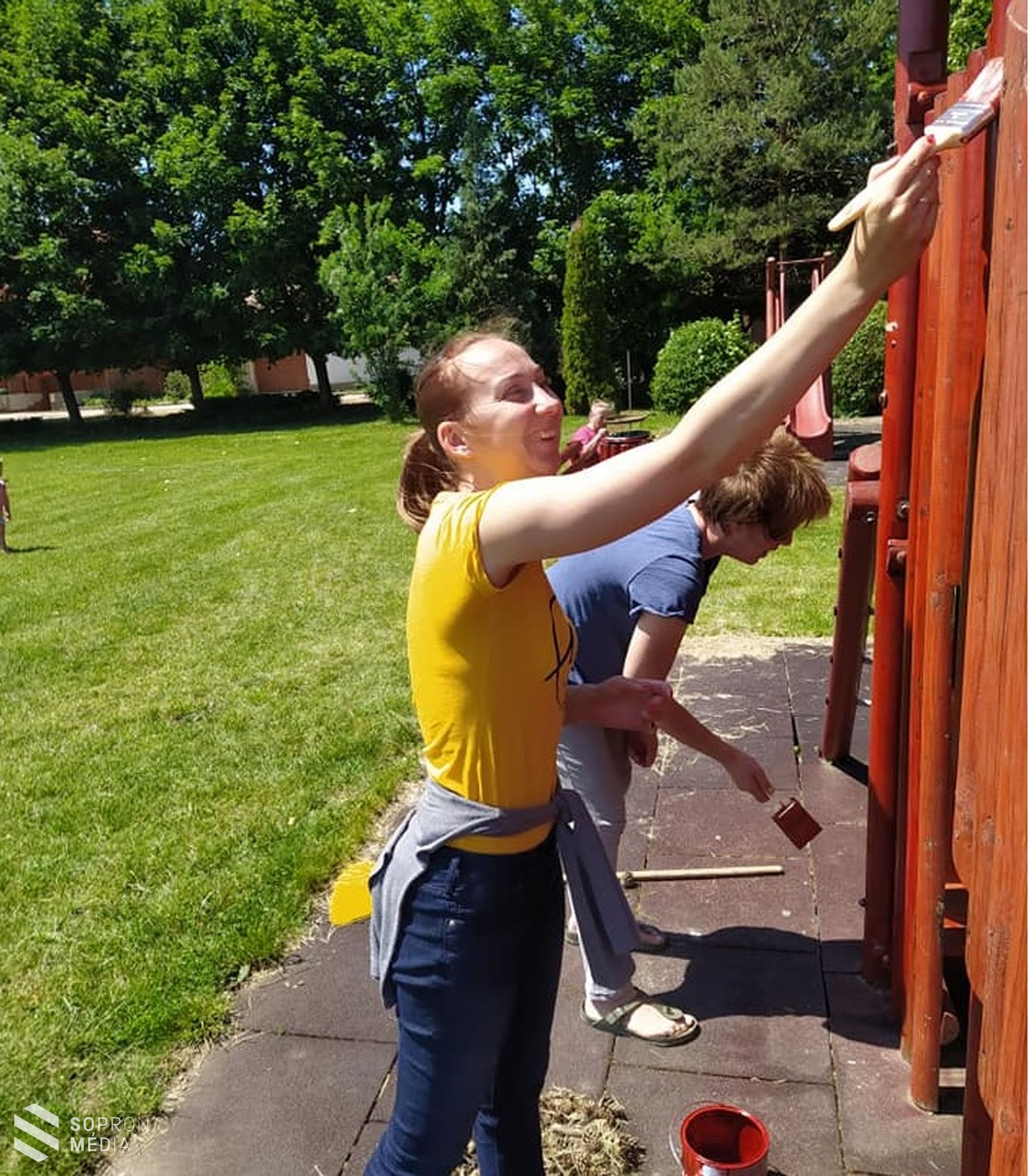 Összefogott Lövő a játszótérért