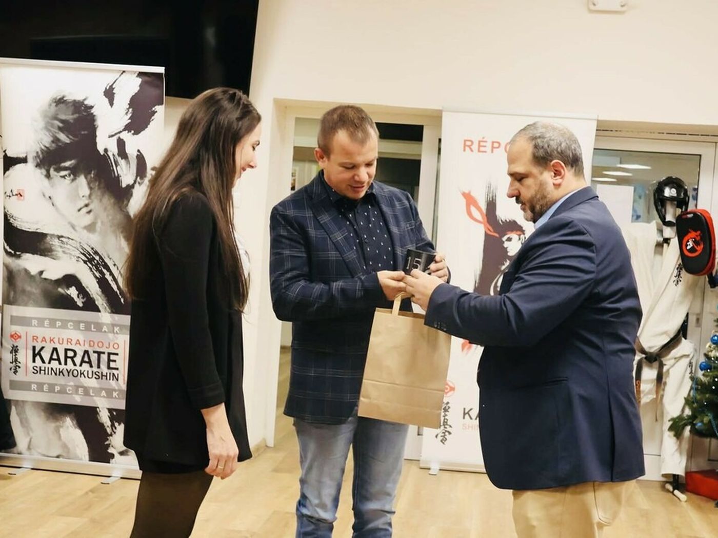 HISZÜNK A KÖZÖSSÉGEK EREJÉBEN