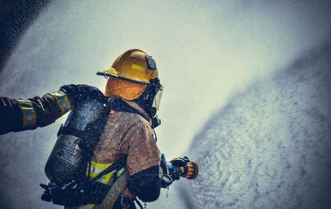 Száraz tüzivíz vezeték nyomáspróbája, online tűzvédelmi üzemeltetési napló naprakész vezetése.