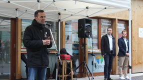 Defibrillátort adományoztak Sopronnak, ami a várkerületi Infopontban elérhető (fotók)