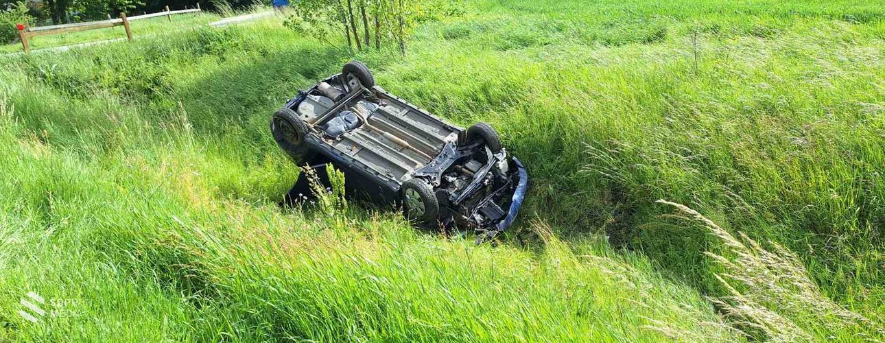 Árokba csapódott egy autó a 84-es főúton