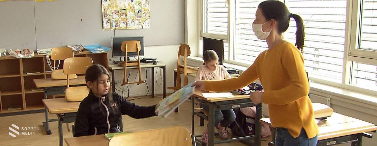Nem lesz kötelező a maszkviselés az iskolákban Ausztriában
