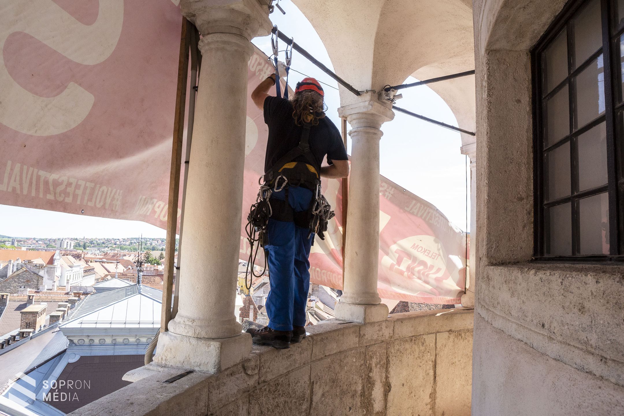 Felhelyezték a VOLT Fesztivál molinóját a Tűztoronyra!