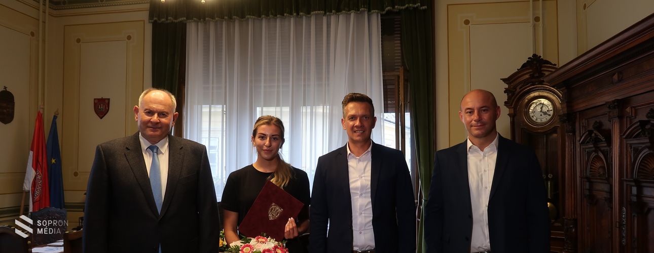 Elismerést vehetett át Wágner Kata vízimentő 