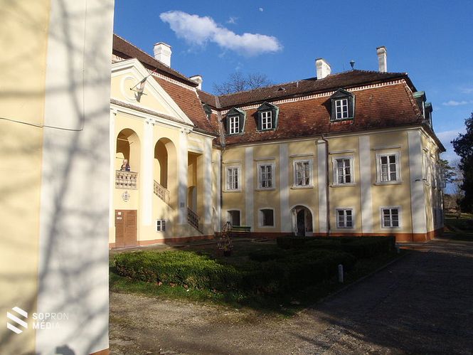 Kastély nyugati főhomlokzata