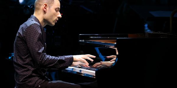 „Határok nélkül - Péter Bence és a Győri Filharmonikus Zenekar”