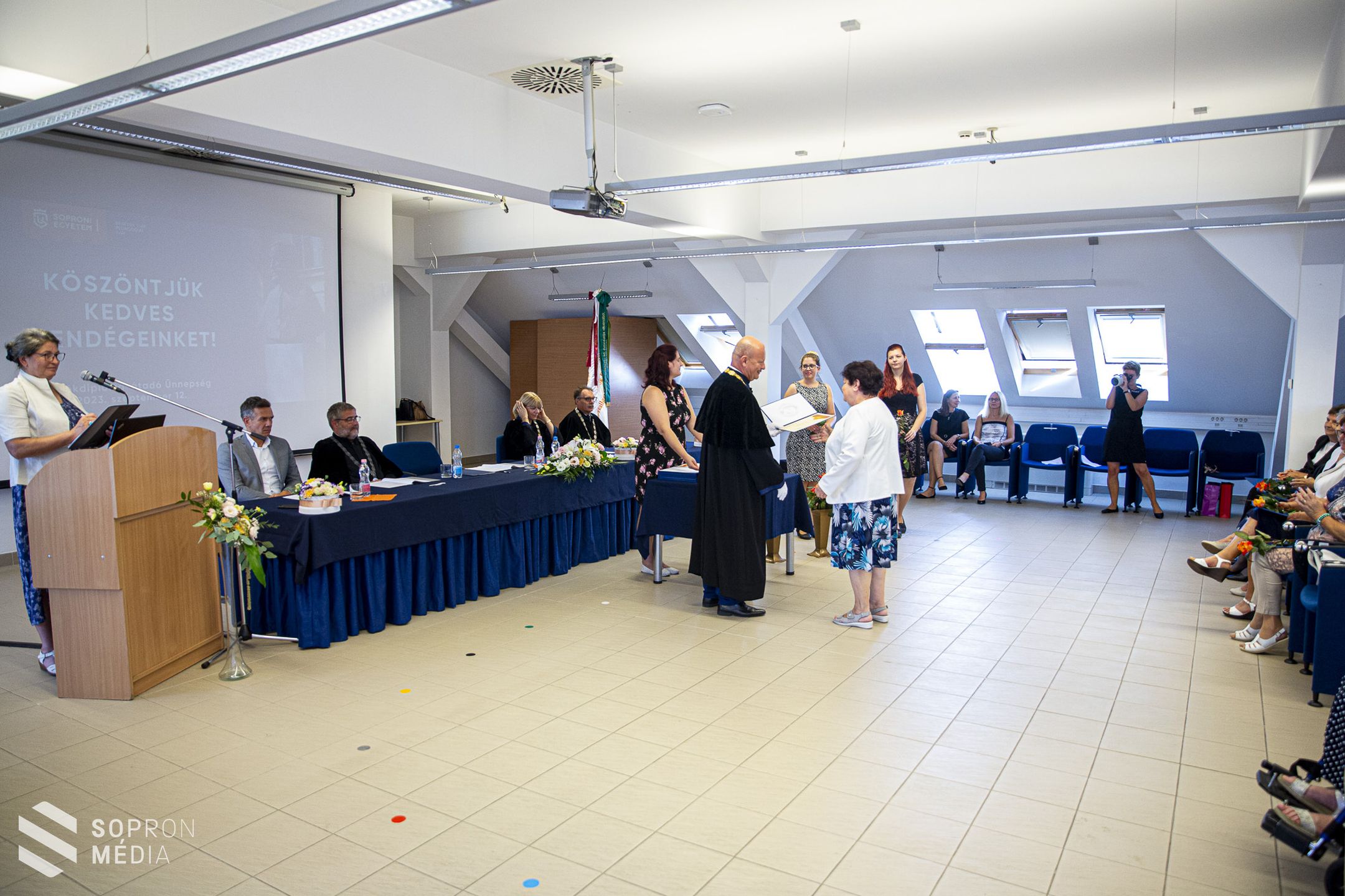 Emlékdiploma-átadó a Benedek Elek Pedagógiai Karon