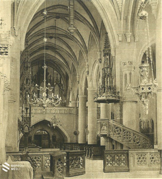 A Szent Mihály templom belseje 1927 körül  (Divald Kornél) 