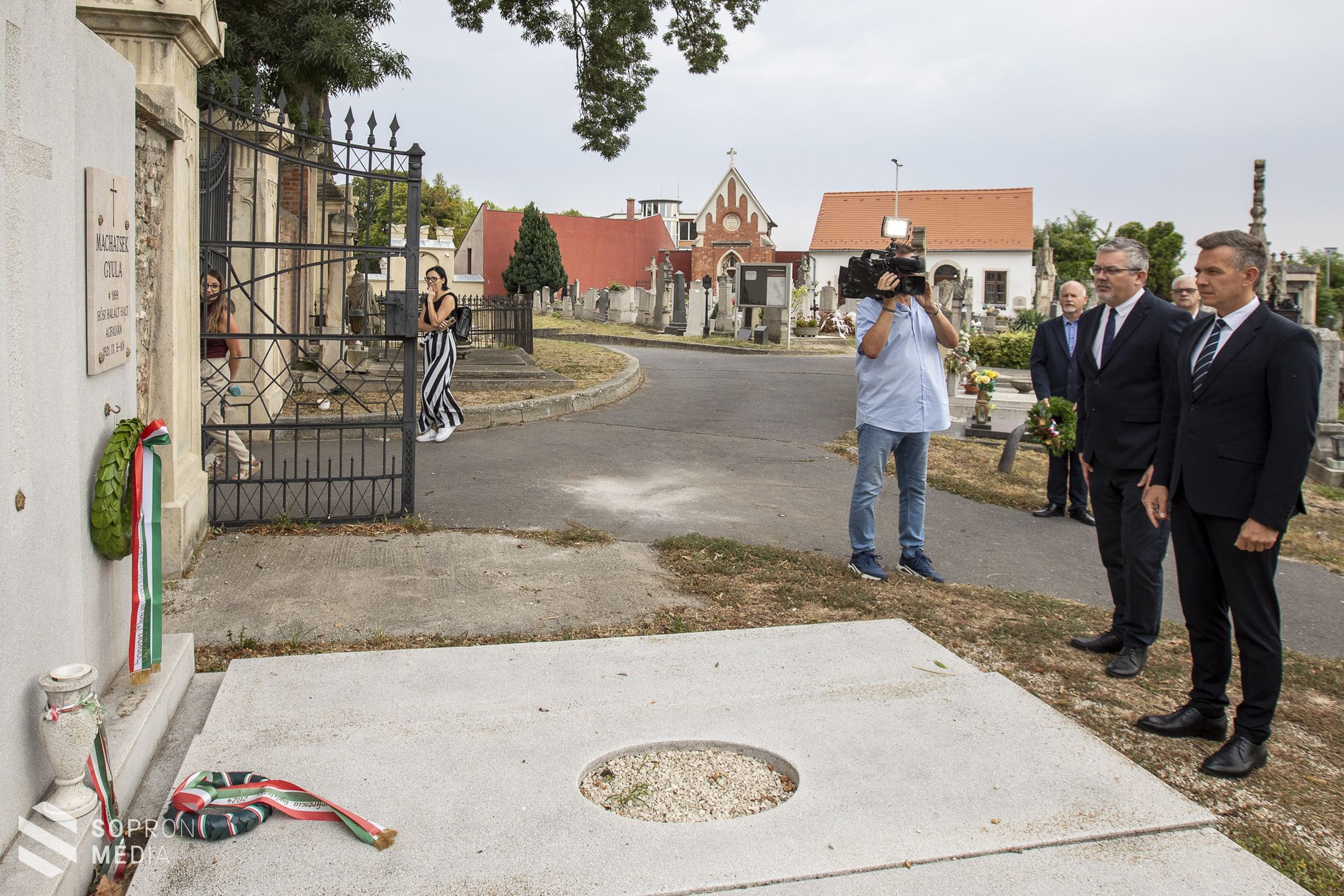 Koszorúzással emlékeztek meg az ágfalvi csata hőseiről