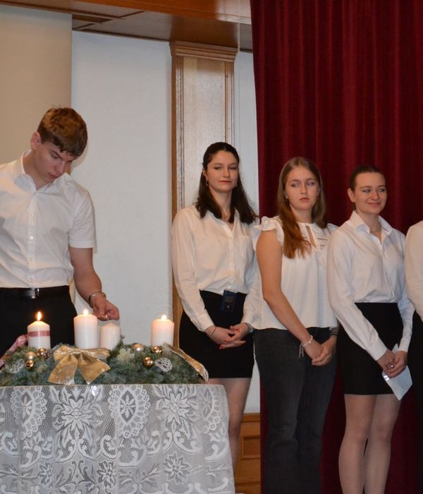 "Legyünk hát jobbak, s higgyünk rendületlen"