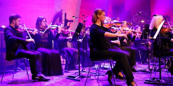 „Határok nélkül - Péter Bence és a Győri Filharmonikus Zenekar”