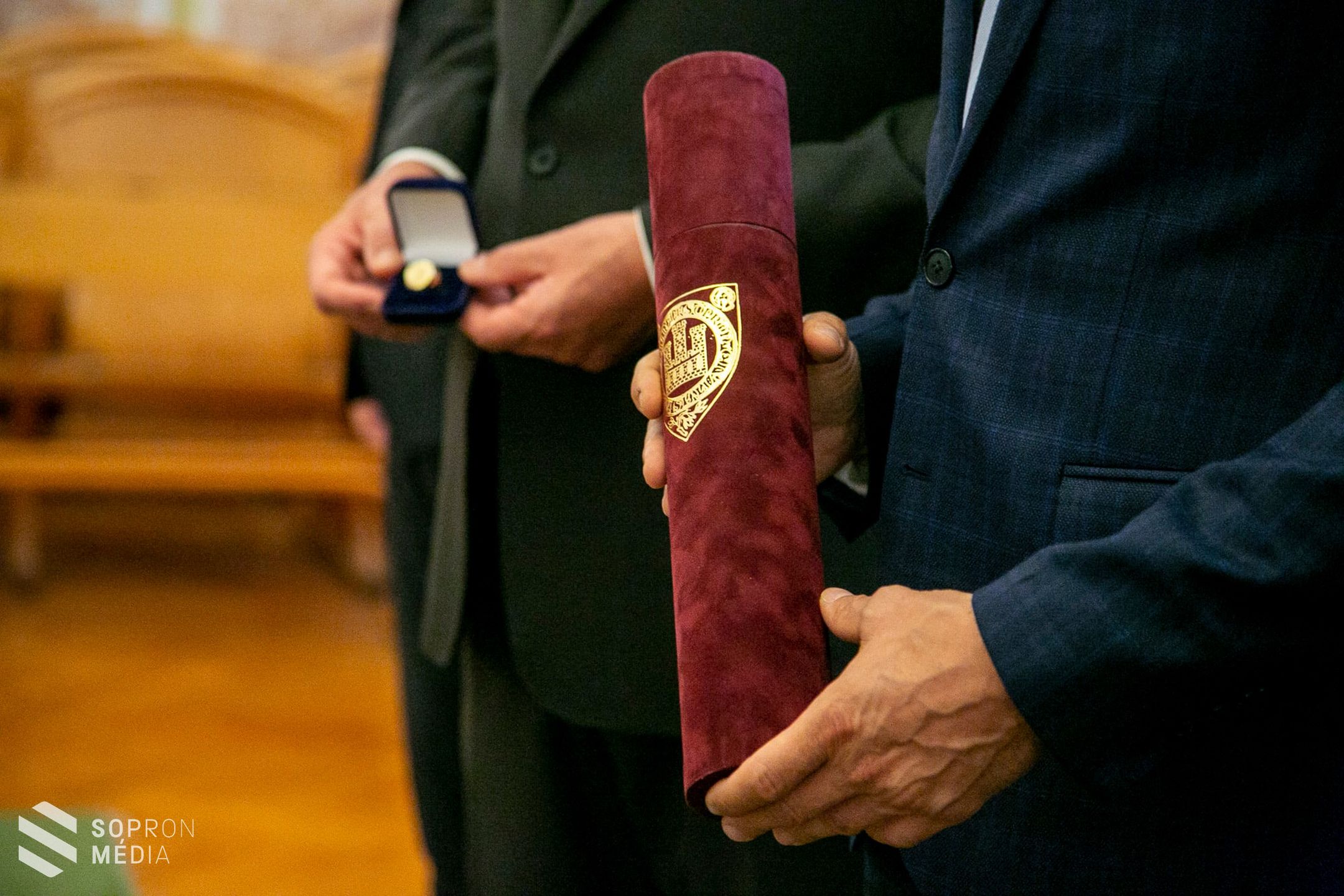 Köztisztviselőit köszöntötte a város
