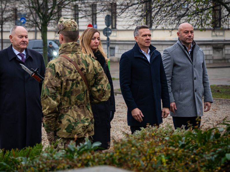 Csendes főhajtással emlékeztek meg a 81 éve történt II. világháborús bombázásra