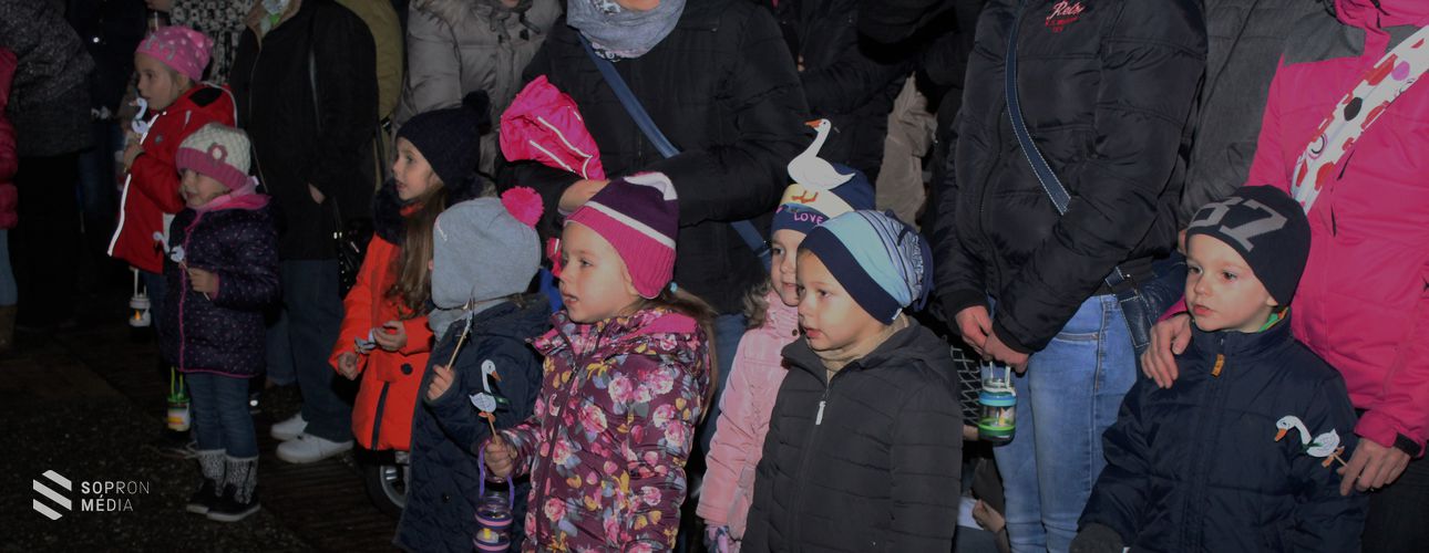 Márton-napi lámpás felvonulás és lakoma volt a Jerevánon