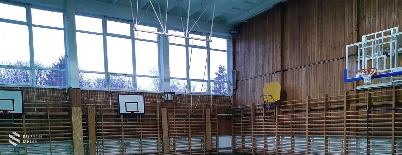 Motoros palánkokkal gazdagodtak a soproni iskolák   