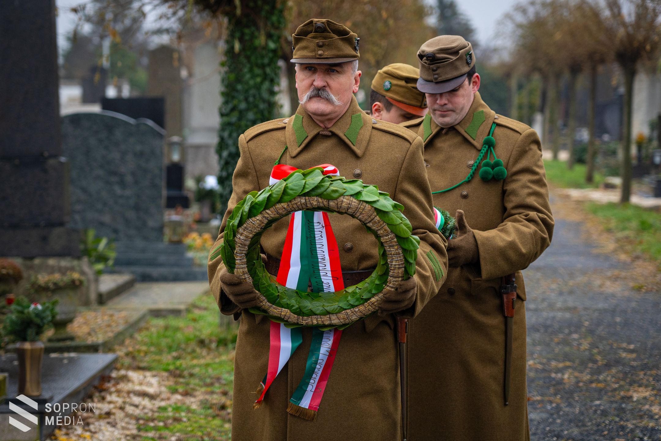 Csendes főhajtás és koszorúzás a hűség napja alkalmából