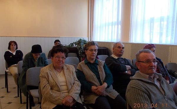 Faluházi esték 2013. április
