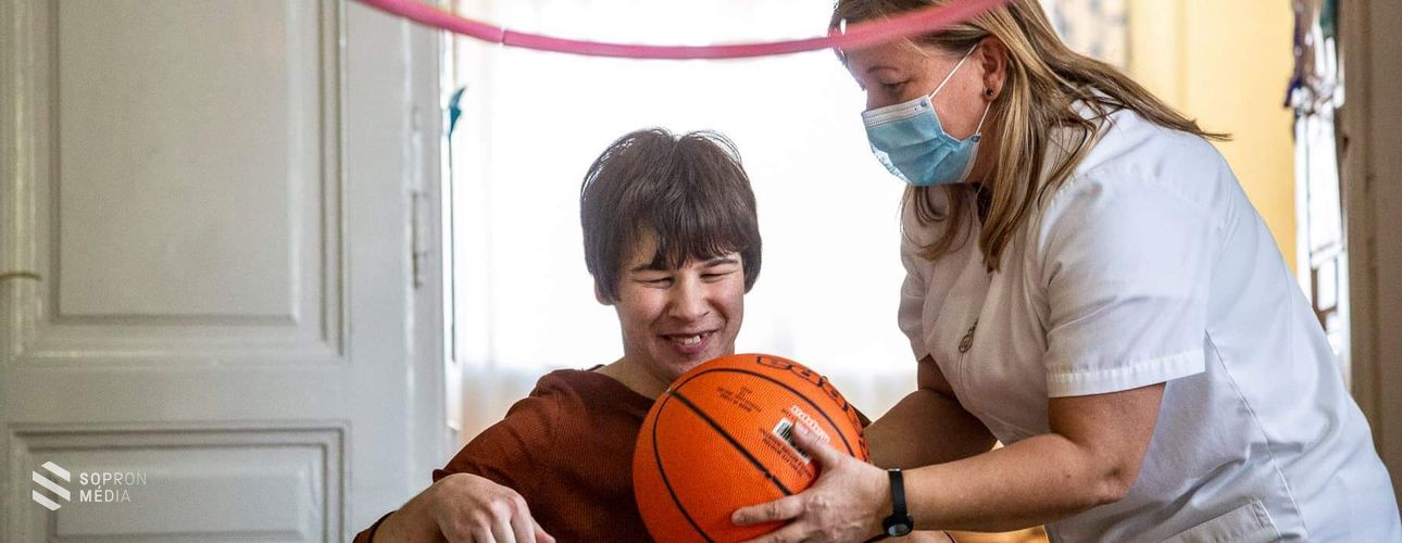 Jótékonysági délutánt tartanak sérült fiatalok a Líceumban