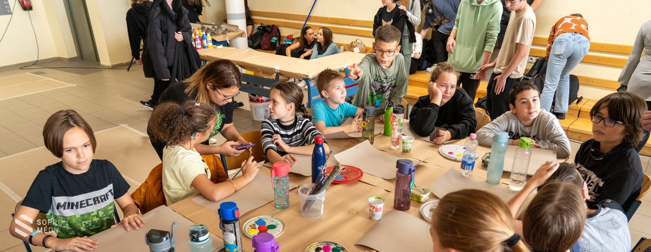 Éjszakába nyúló alkotónap a Handlerben