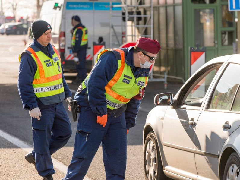 Ausztria több helyen lezárta a határt Magyarország felé
