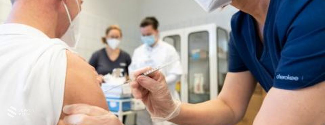 Az egészségügyi dolgozók újabb körét hívják védőoltásra