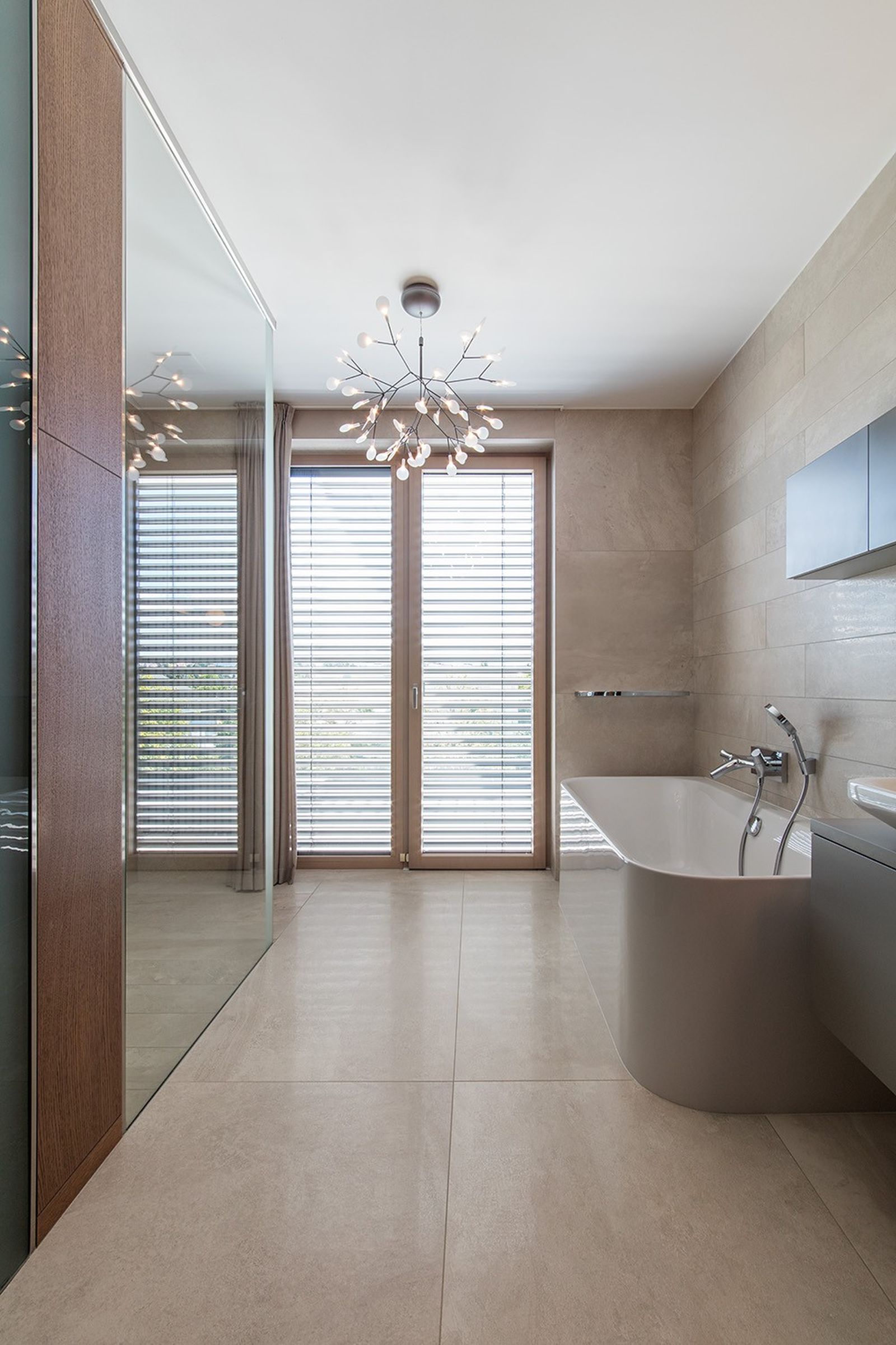 Internorm Villa a medence partján Budapest