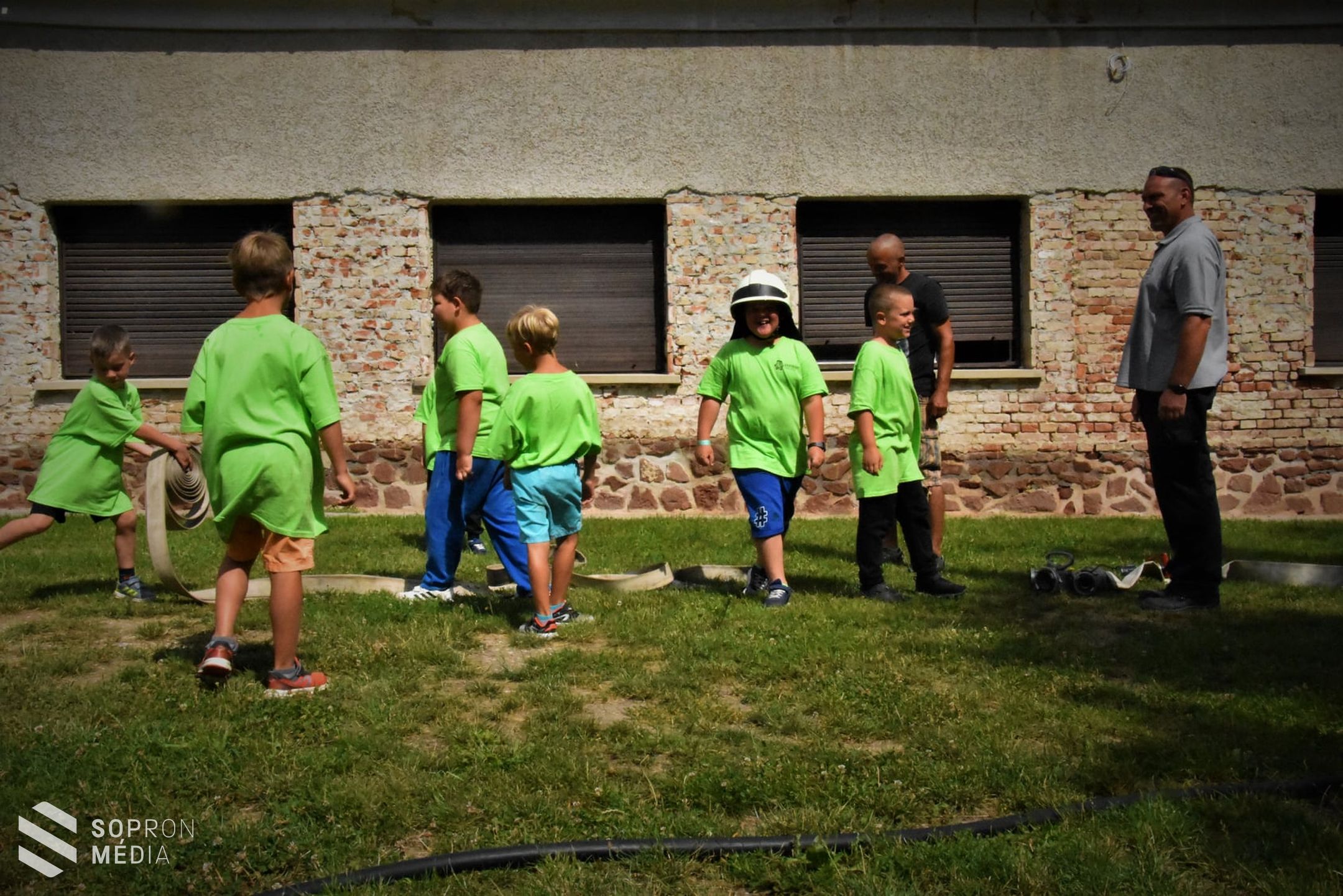 Meglátogatták a táborozó gyerekeket a lövői önkéntes tűzoltók - GALÉRIA!	