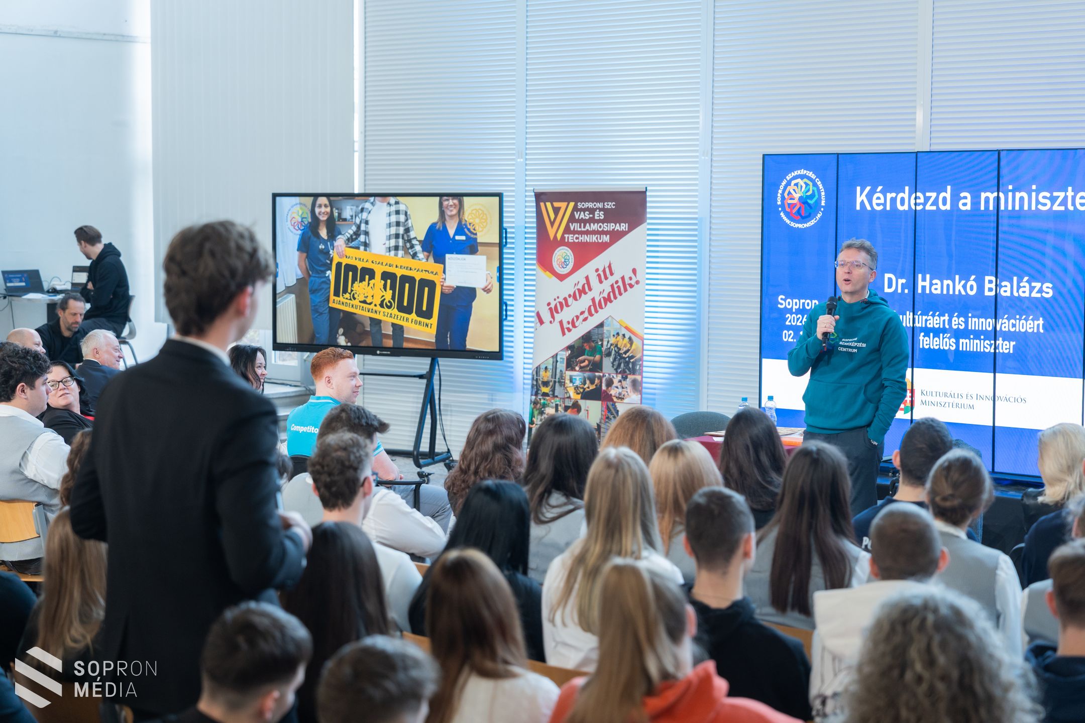 Hankó Balázs Sopronban: a megújult magyar szakképzés jól működik, lényege pedig a duális képzés
